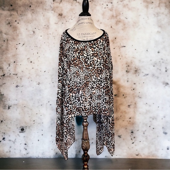 🐆 Swim cover up. Semi sheer poncho. Gorgeous light and airy Leopard print 1X-2X - Picture 2 of 16